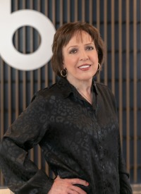 headshot of Vivian Smithey